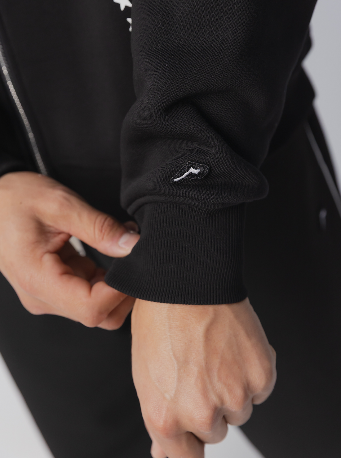 Star Heavyweight Zip Up in Court Black