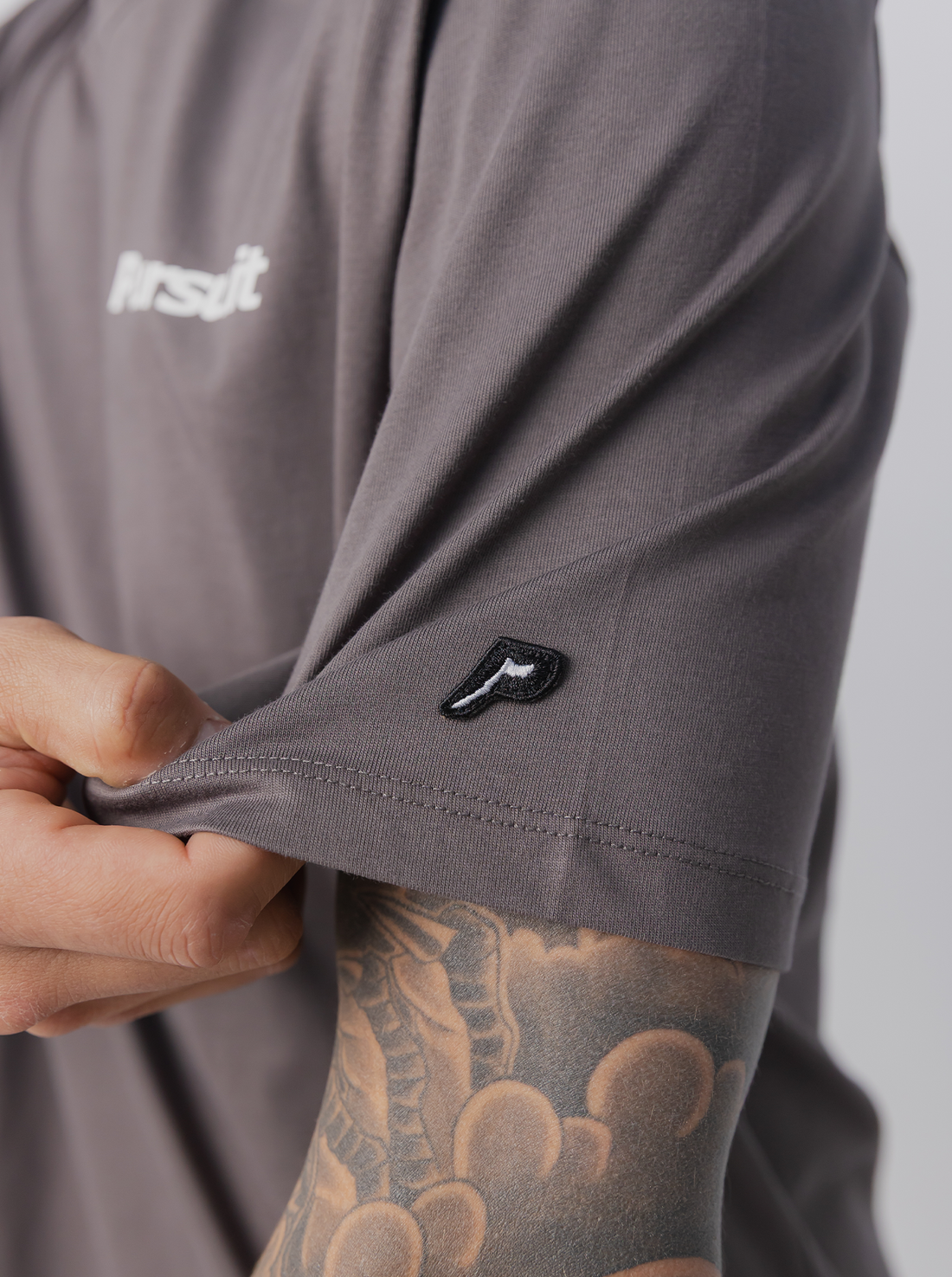 Calm Track Tee in Concrete